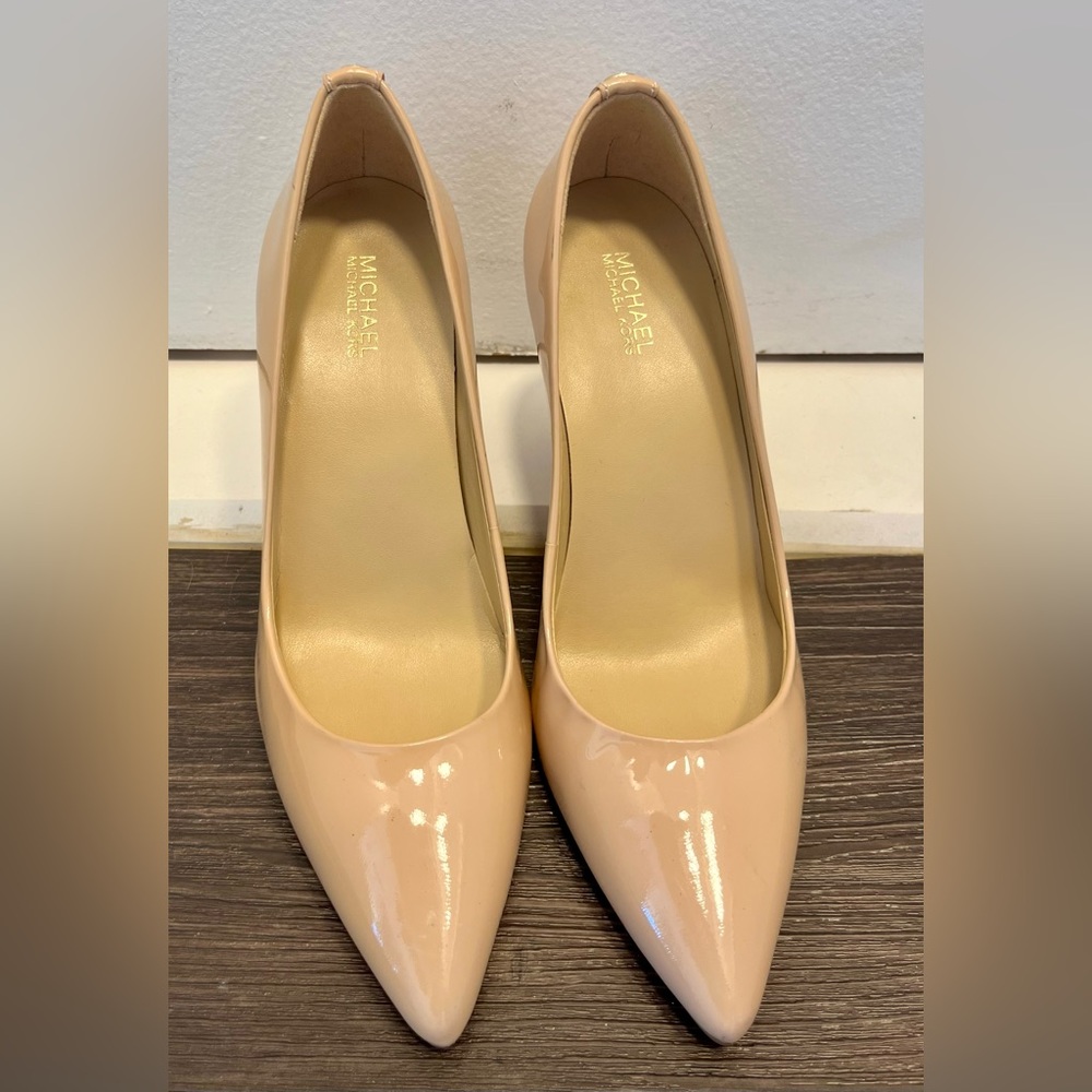 LIKE NEW! Michael Michael Kors Women's Leather pumps Sz 6M Light Blush EUC